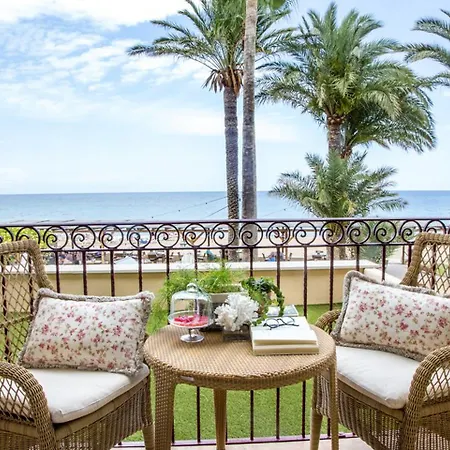 Отель Angeles 4*