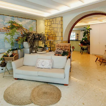 Отель Angeles 4*